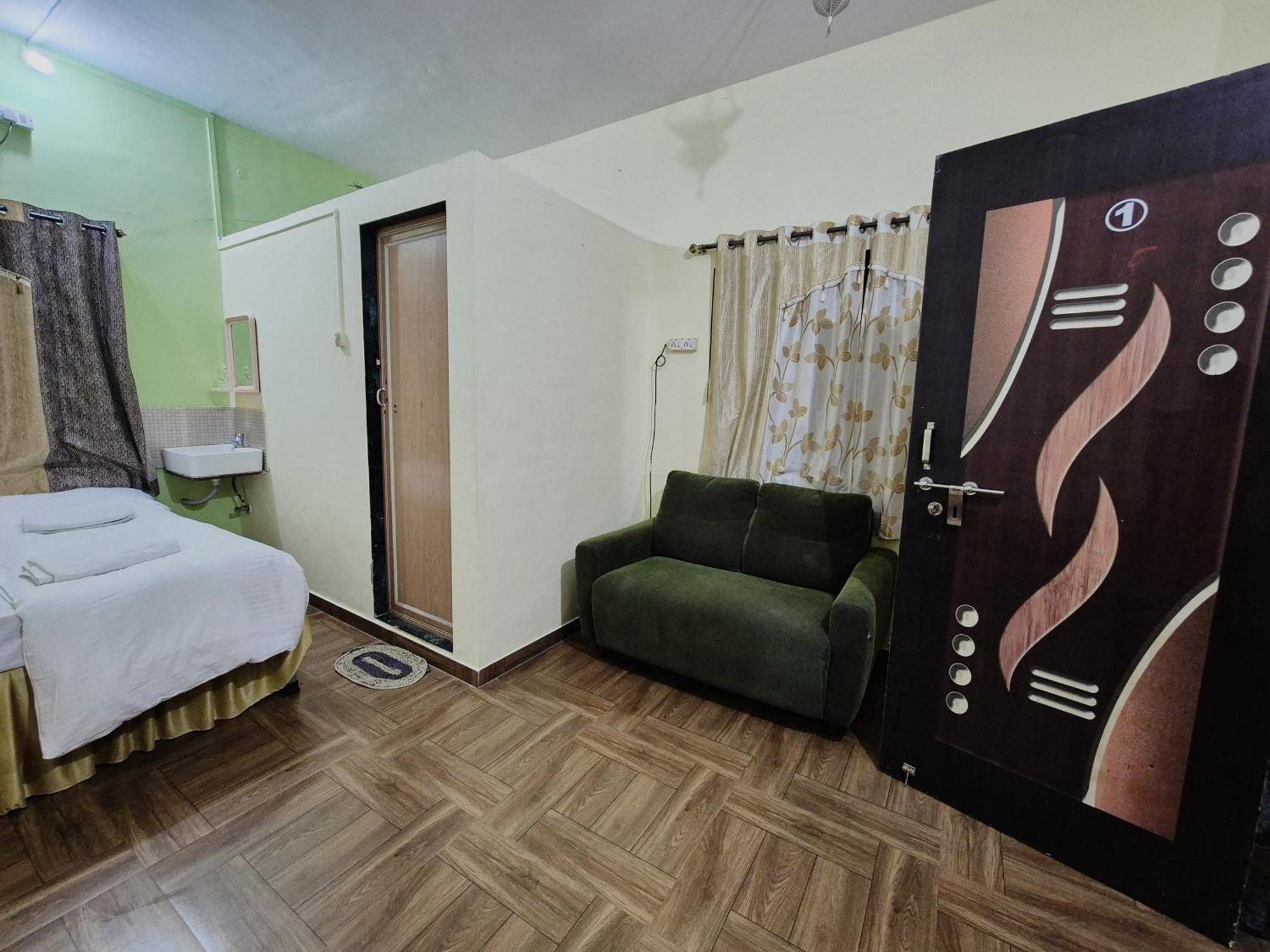 Humming Bird Beach Resorts อลีบาก ภายนอก รูปภาพ